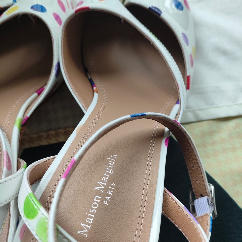 Maison Martin Margiela White Polka Dot Tabi Flats with Multicolor Dots - Picture 4 of 7